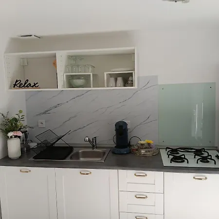Apartment 3j